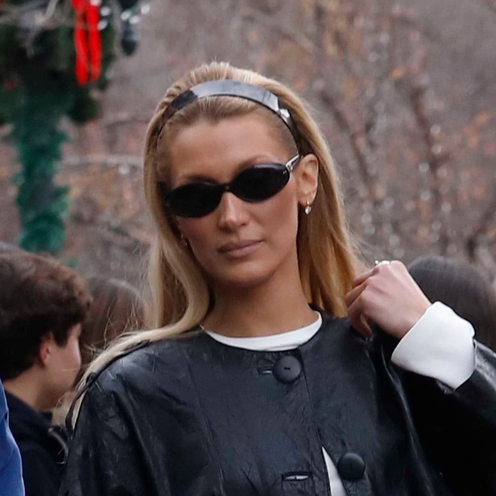  Black Jackets Are Fine, But It Girls Know That This Jacket Color Looks Cooler With White Jeans 