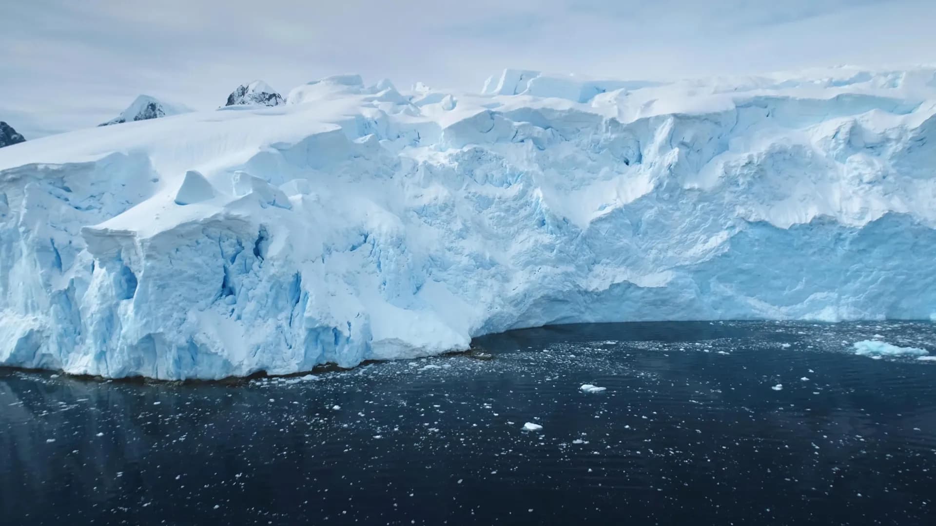 Satellites spot rapid “Doomsday Glacier” collapse